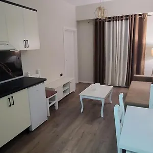 D1 & 4*, Tirana Albanië